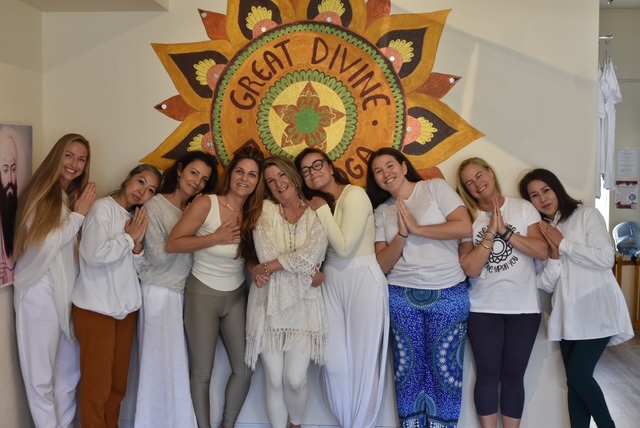 DSC_0311 kundalini-yoga-community-hug